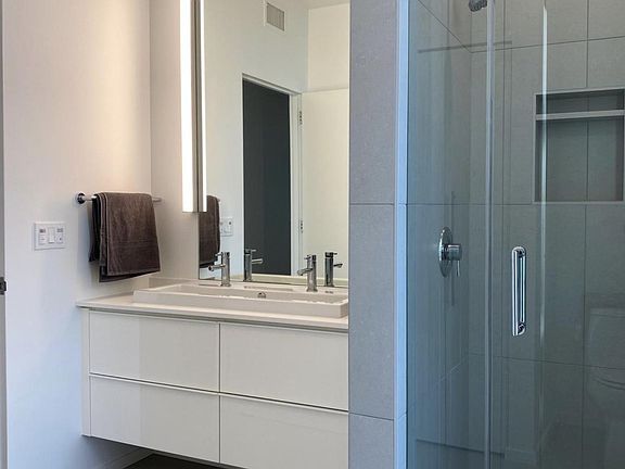 4th image of 1808 27th St Unit 202