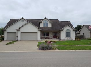 2304 Hurstbourne Ln, Chatham, IL 62629