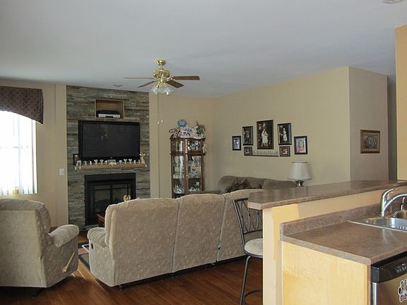 5th image of 300 S Lincoln Ave