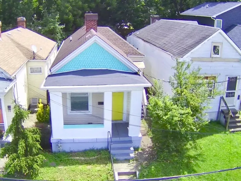 813 Swan St — Photo 9
