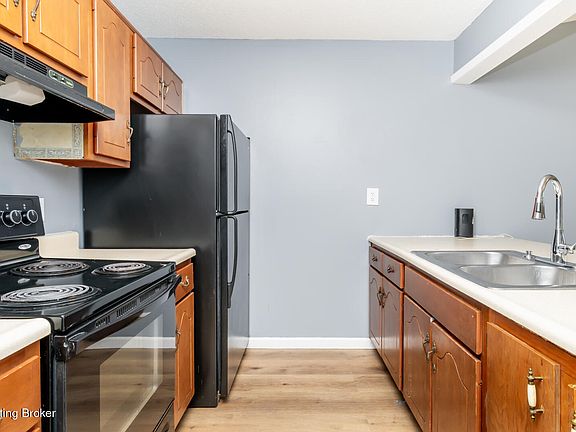 4th image of 530 Independence Ct