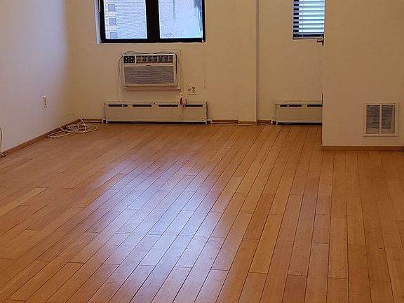 2nd image of 576 Manhattan Ave #7