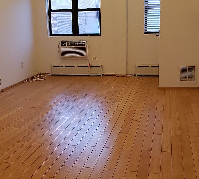 2nd image of 576 Manhattan Ave #6
