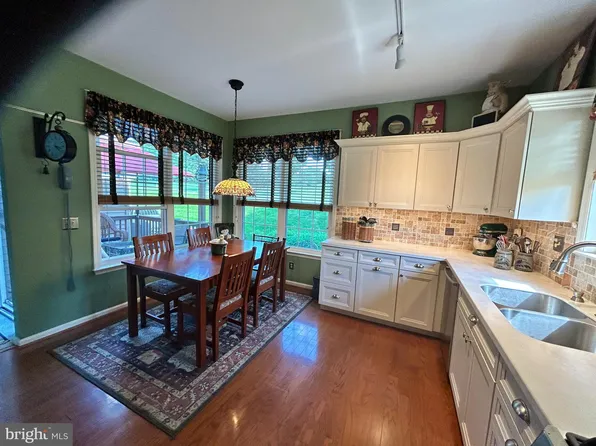223 Pine Crest Ln, Lansdale, PA 19446