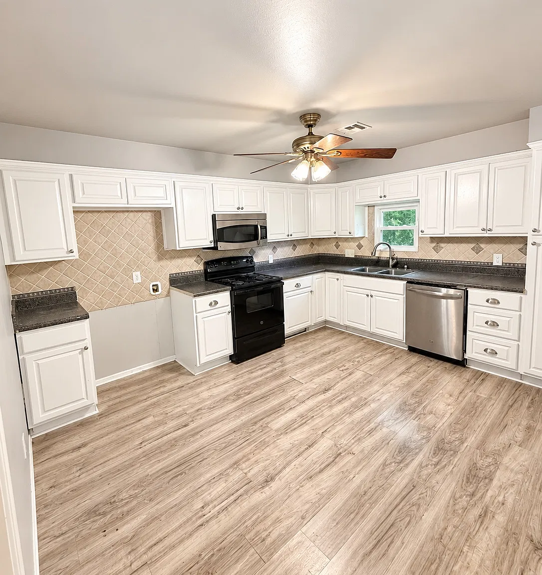 3 bed, 1322 sqft, $1,500 — Photo 2