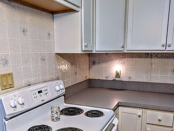 2nd image of 5 Clarendon Rd