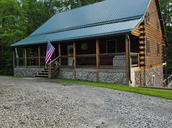 303 Bennington Rd, Cool Ridge, WV 25825