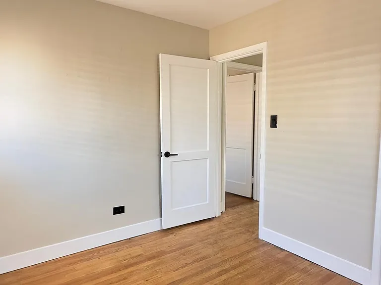 2829 Niagara St — Photo 13