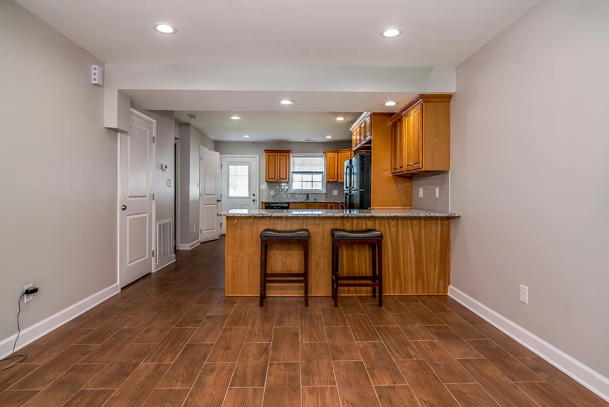 Building Photo - 111 Williams Rd #2