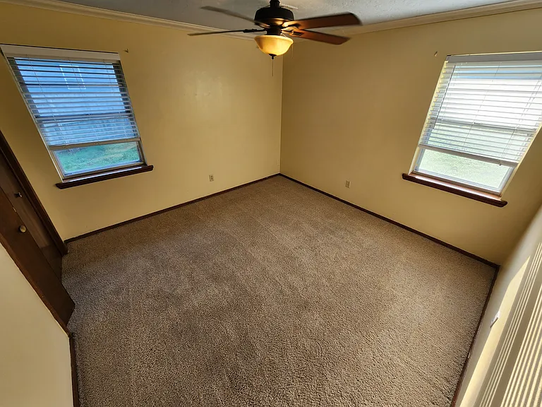 329 S Morrison Dr — Photo 13