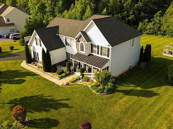 2nd image of 604 Ravenglass Dr