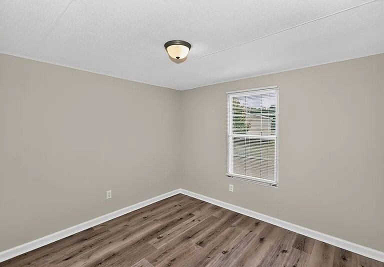 9009 Dorchester Ln — Photo 12