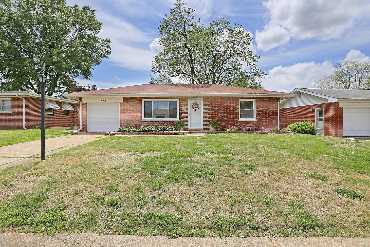 224 Walworth Dr photo 1