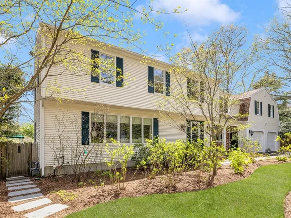 34 Colonial Way, Dartmouth, MA 02747