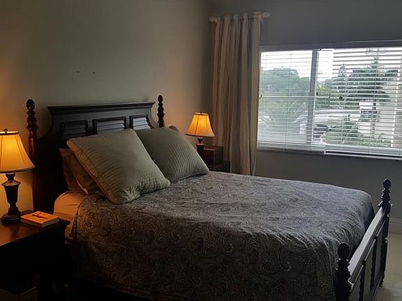5th image of 333 Sunset Dr