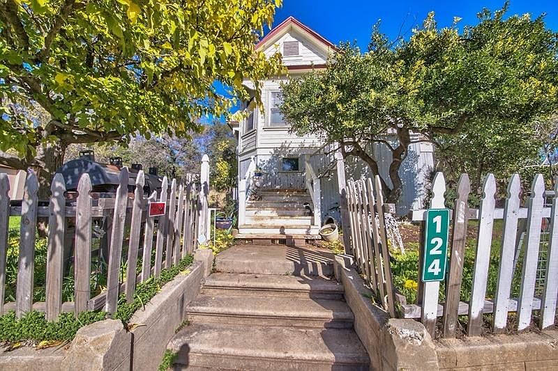 1st image of 124 Hoffman Ave
