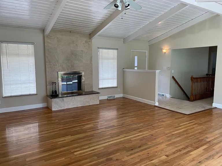 Comanche Dr — Photo 3