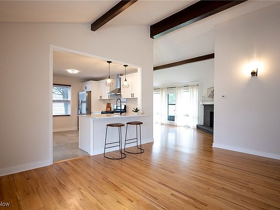2nd image of 20604 Alameda Pkwy
