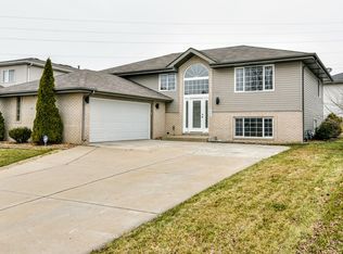 606 Farm View Rd, University Park, IL 60484