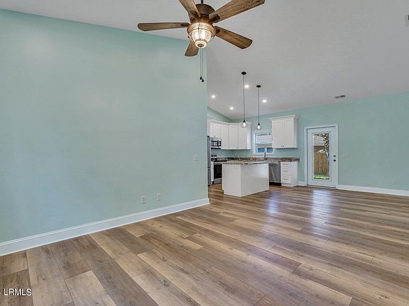 5th image of 2404 Pine Court S