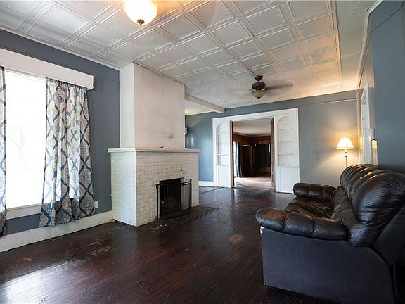 5th image of 1601 N Elm St