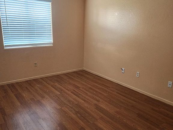 5th image of 10842 Railroad Ave #B