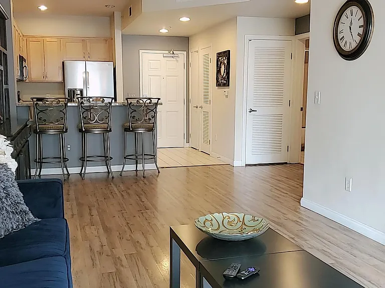 450 J St #4111 — Photo 5