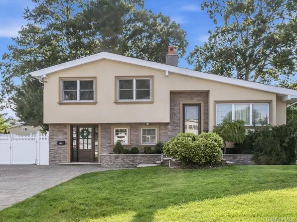 260 W 20th Street, Deer Park, NY 11729