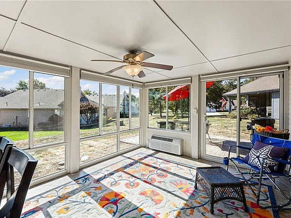 5th image of 1009 SW 7th St