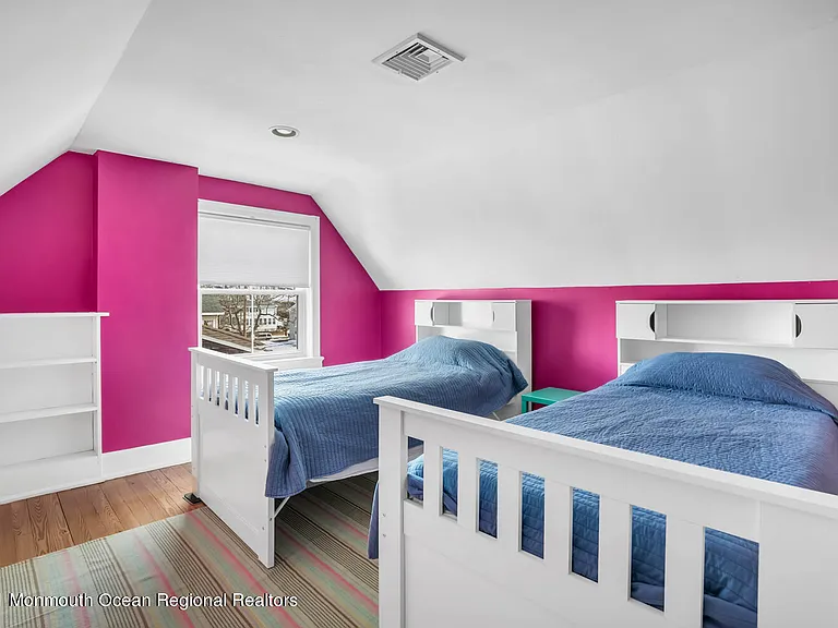210 8th Ave — Photo 25