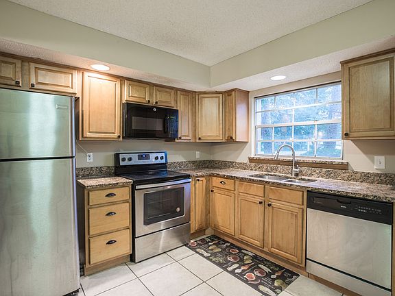 5th image of 389 Regency Wood Dr