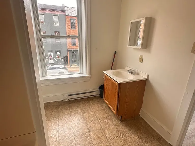 207 - 209 Locust St — Photo 8