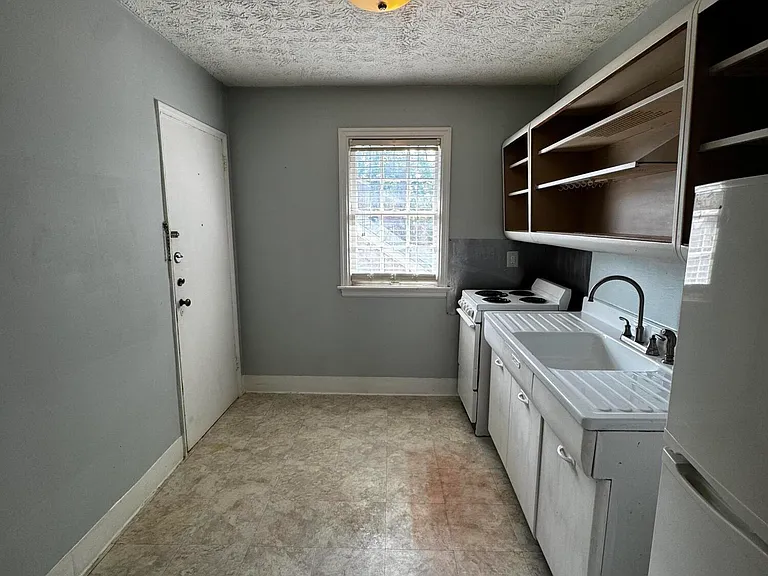 148 Shawnee Pl #4 — Photo 4