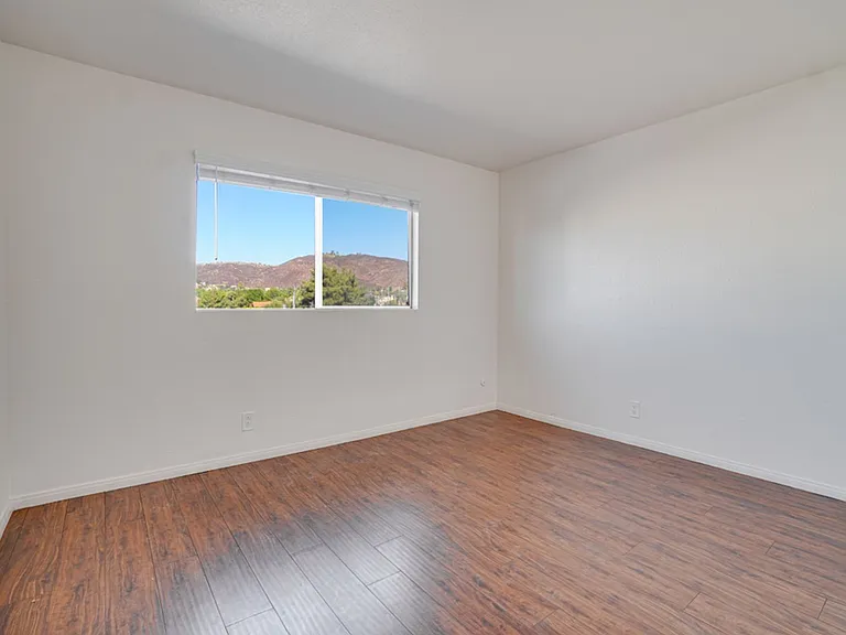 1286 N Mollison Ave — Photo 8