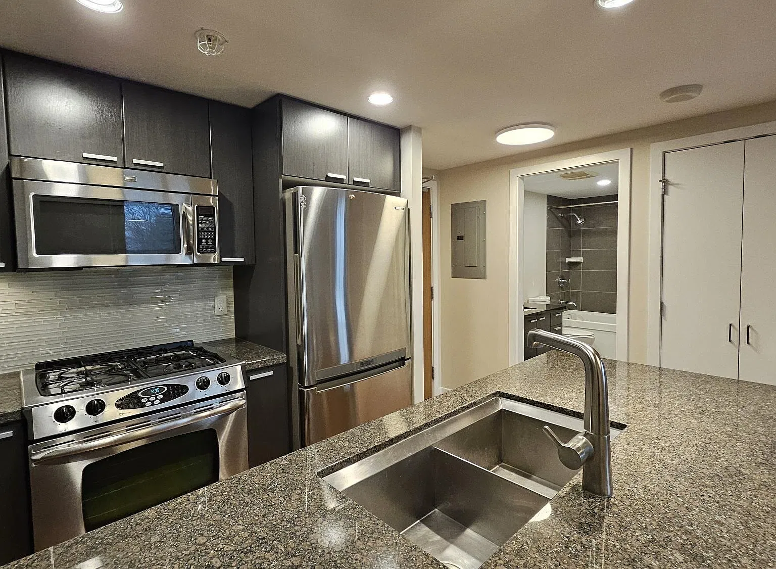 1 bed, 468 sqft, $2,200 — Photo 4