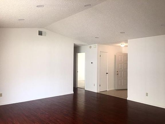 4th image of 7411 Sunborough Ln