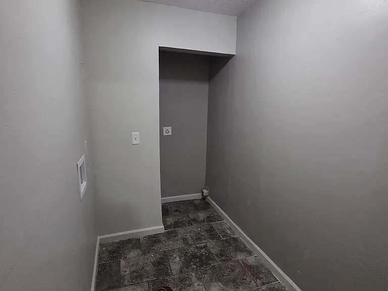 1739 S Glenn St — Photo 3