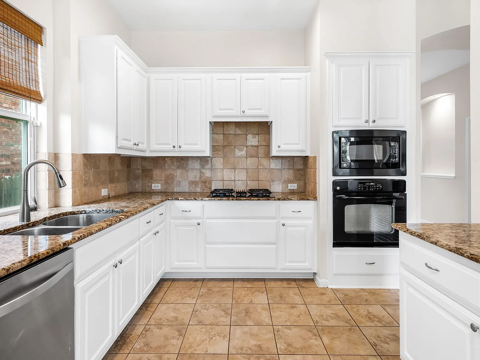 4 bed, 3.5 bath, 2876 sqft, $3,200 — Photo 4