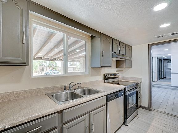 4th image of 3740 W SAHUARO Drive