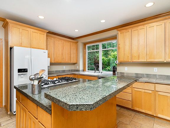 5th image of 21814 NE 203rd Pl