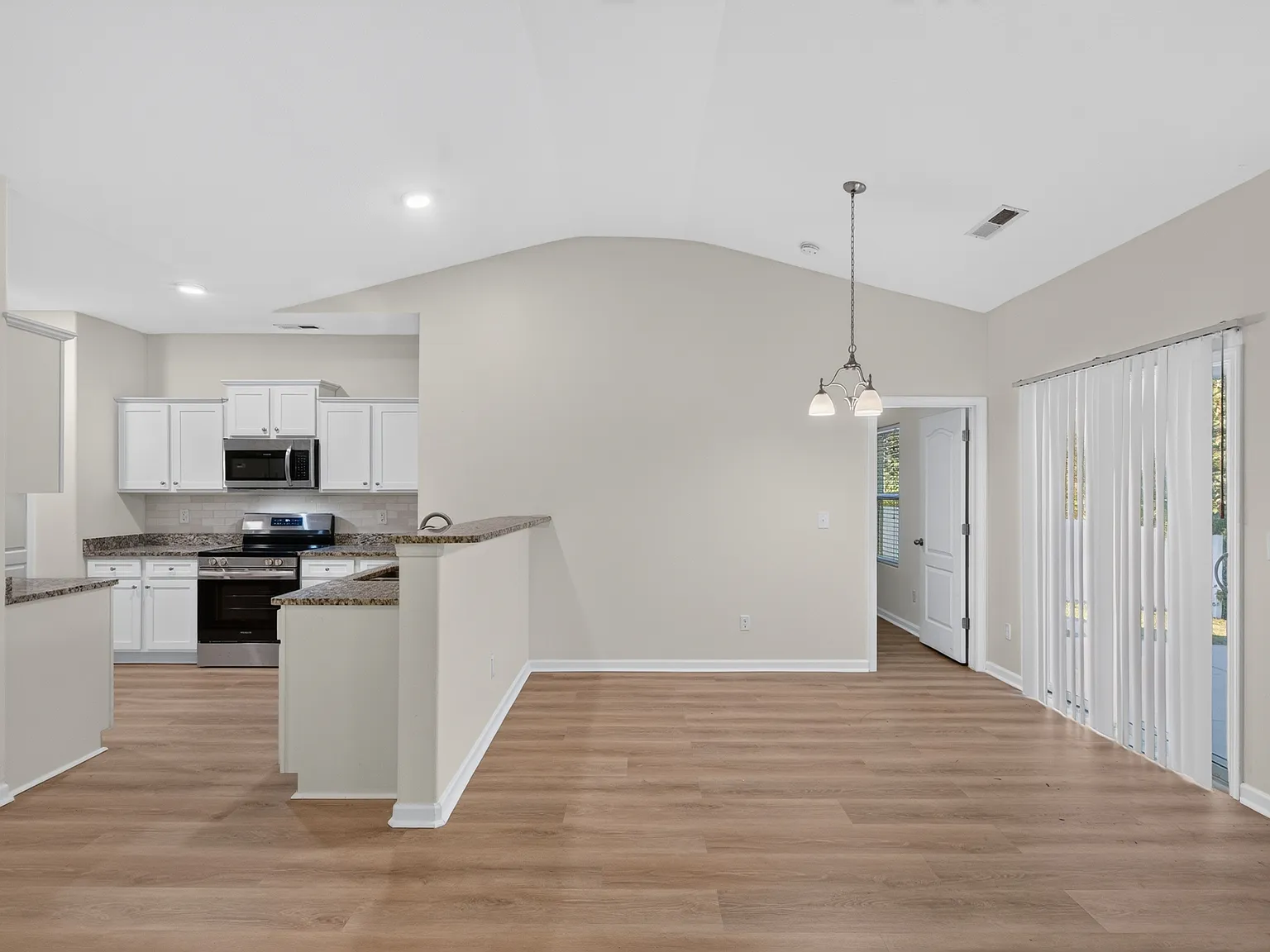3 bed, 1400 sqft, $1,890 — Photo 1