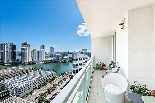 950 Brickell Bay Dr Photo 1