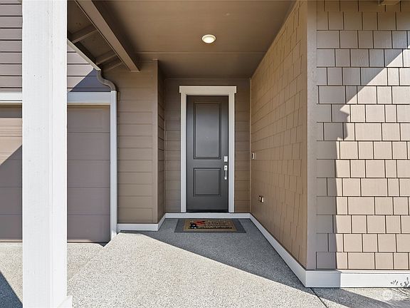 3rd image of 18551 Sawgrass Drive NE