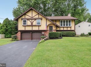 1008 Surrey Ln, Warrington, PA 18976