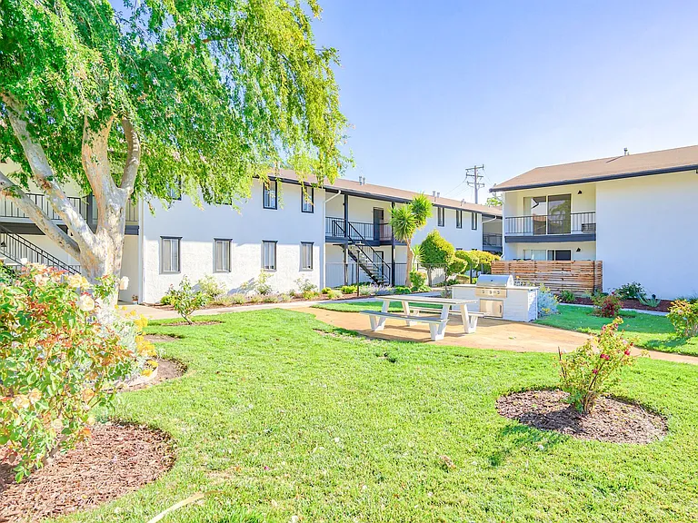 The Valley Apartments — Photo 6