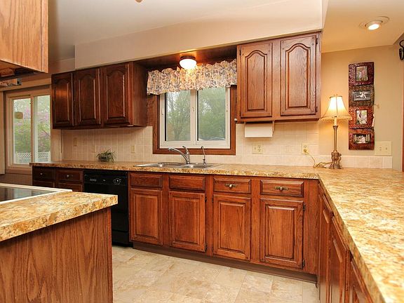 4th image of 713 Goldenrod Ave