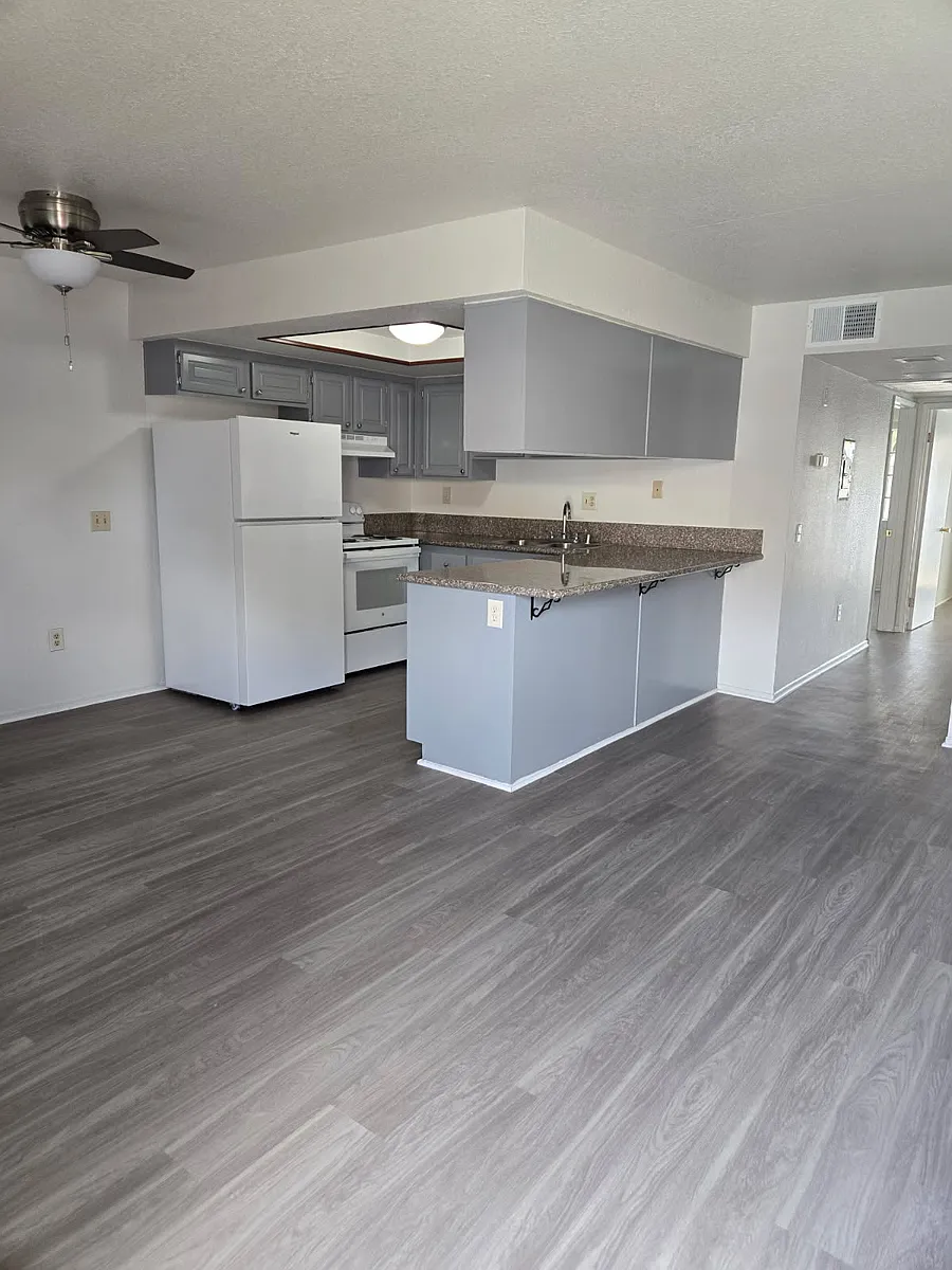 Building Photo - Plymouth Manor Apts