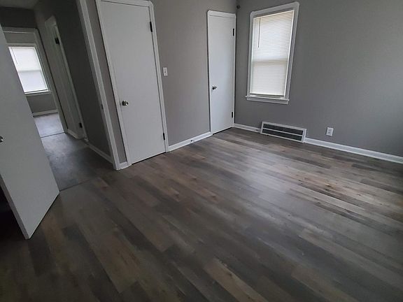 3rd image of 3317 Lincoln Ave