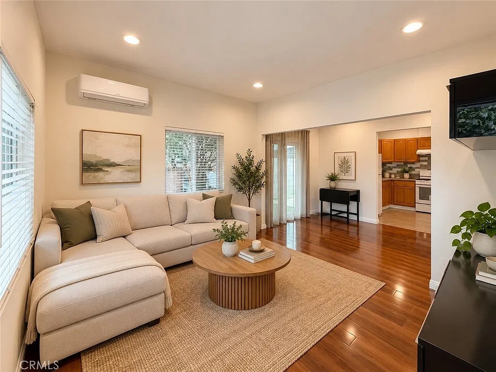 3 bed, 850 sqft, $2,800 — Photo 4