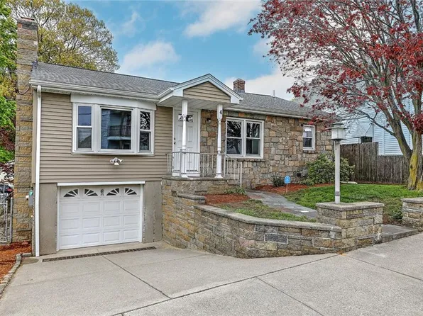 4 Cumberland St, Cumberland, RI 02864